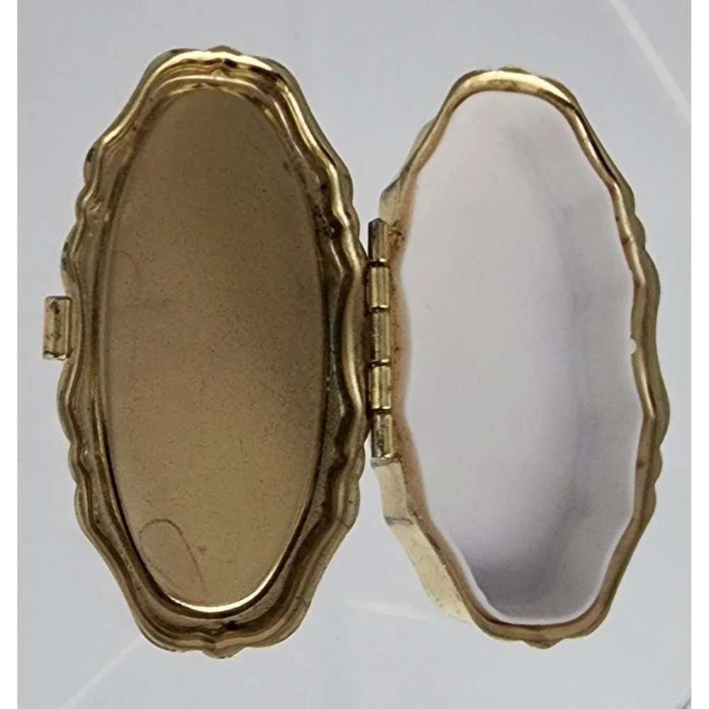 Unbranded vintage pill